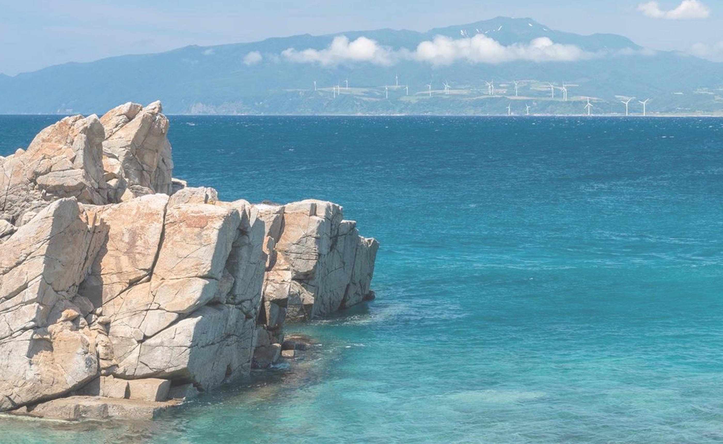 水質最高ランク「AA」認定されている三本杉の海水浴場