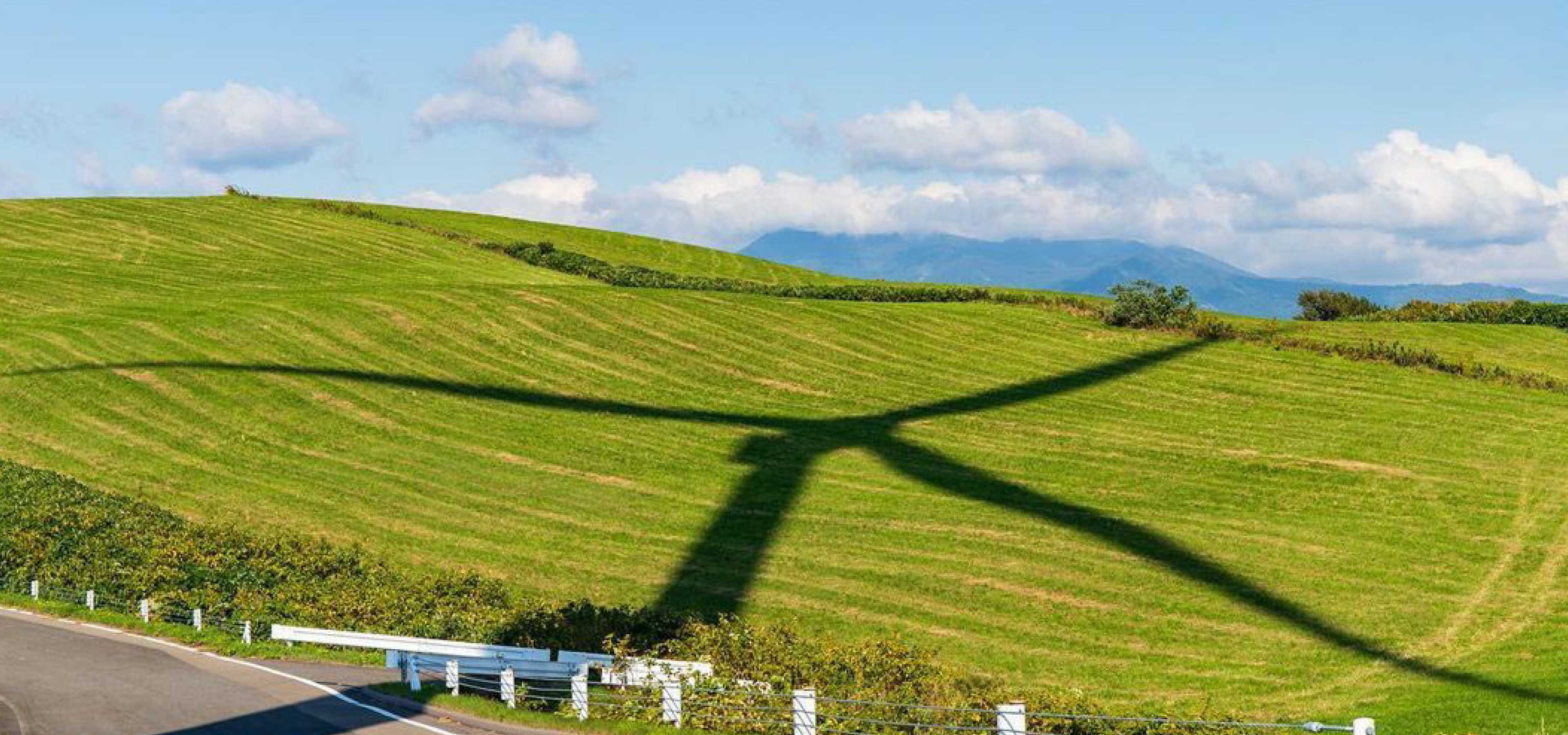 高台にある風車